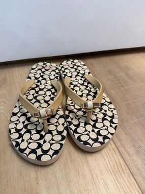 Coach Amel Signature Logo Women’s Flip Flops Size 5/6